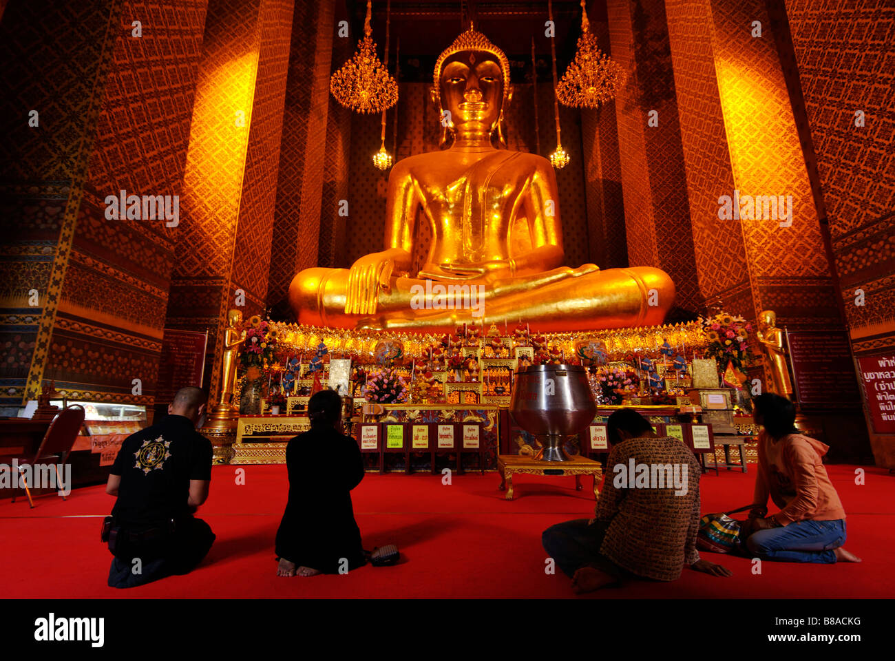 Temple Wat Kalayanamit qui contient le plus grand bouddha assis de Thaïlande - Bangkok Banque D'Images