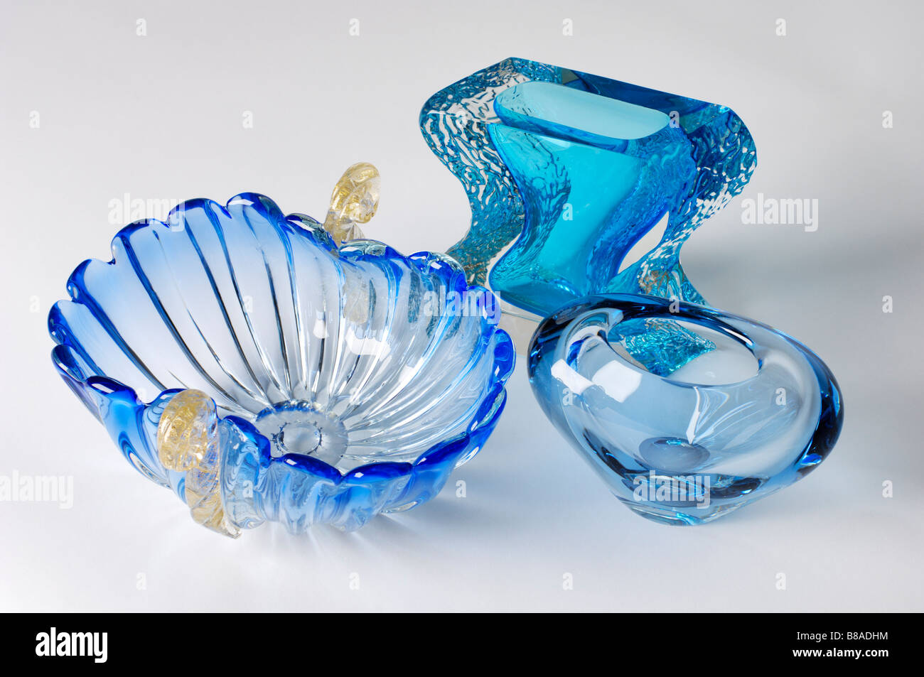 2 pièces de 20e C. verre italiens réalisés à Murano près de Venise et un vase en forme de coeur danois par Per Lutken Holmegaard pour Banque D'Images