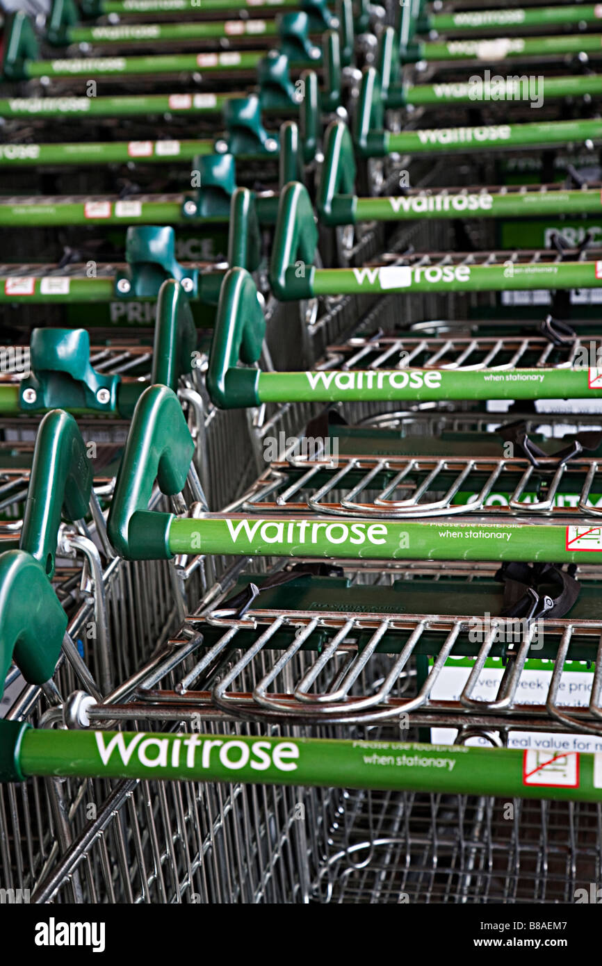 Chariots de supermarché Waitrose Llanfoist Wales UK Banque D'Images