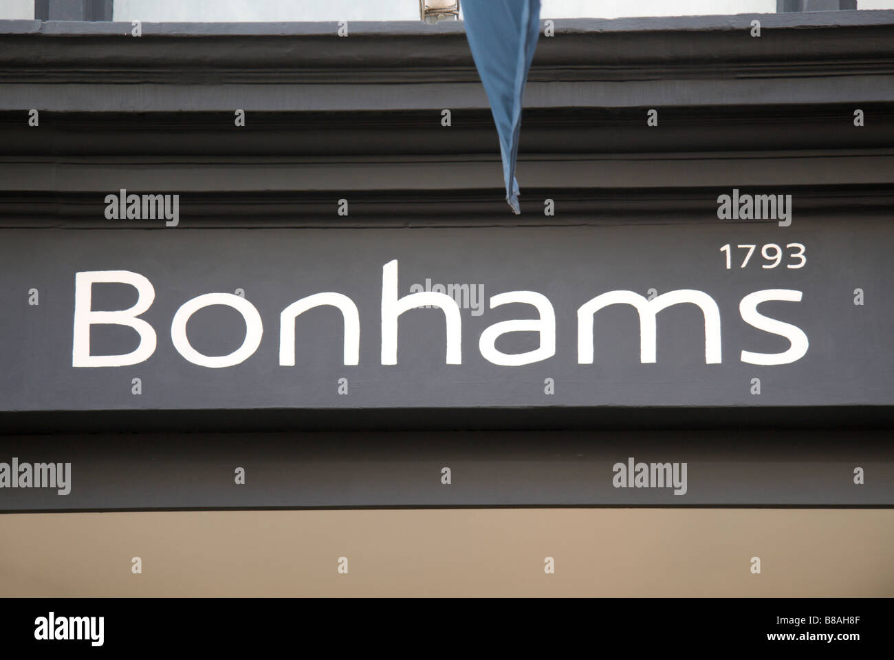 Le signe au-dessus de l'Bonhams Auctioneers sur New Bond Street, Londres. Jan 2009 Banque D'Images