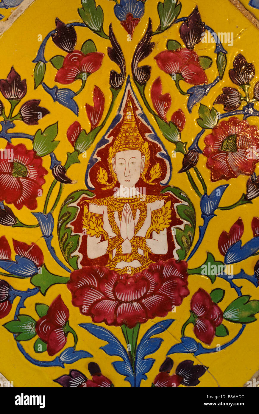 Détail de carreaux de céramique colorée à l'image du Bouddha Wat Ratchabophit temple dans le centre de Bangkok en Thaïlande Banque D'Images