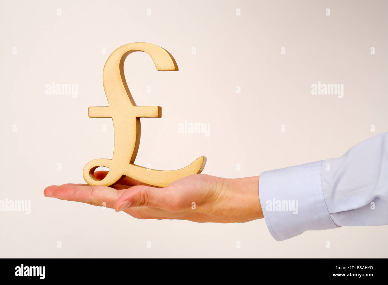 Man holding symbole focus on hand Banque D'Images