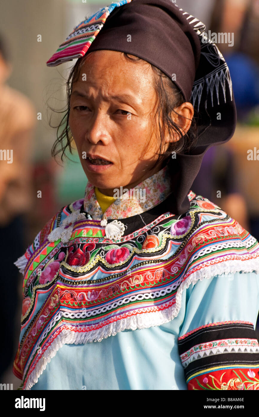 Yi dans tribeswoman Yuanyuang, Yunnan, Chine Banque D'Images