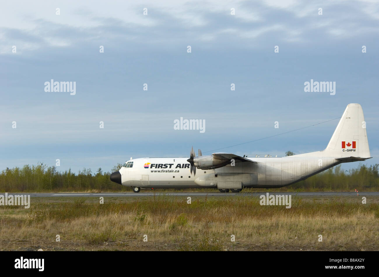 First Air L382G Hercules, Yellowknife, Territoires du Nord-Ouest Banque D'Images