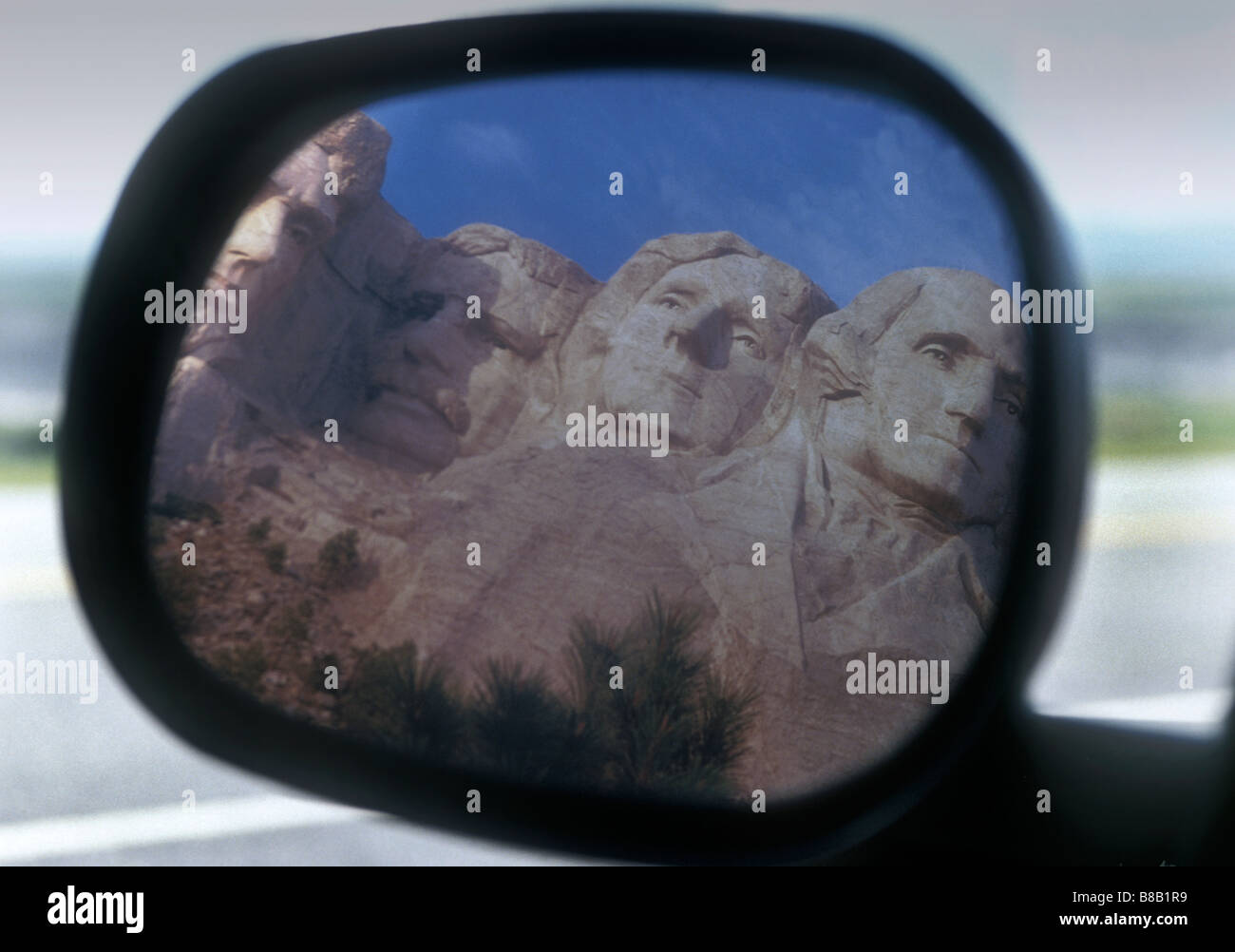 Mount Rushmore national momument reflétée dans le Dakota du Sud miroir arrière voiture USA Banque D'Images