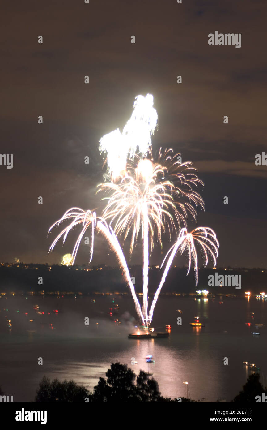 Feu d'artifice juillet 4ème baie de lancement Tacoma Washington Banque D'Images