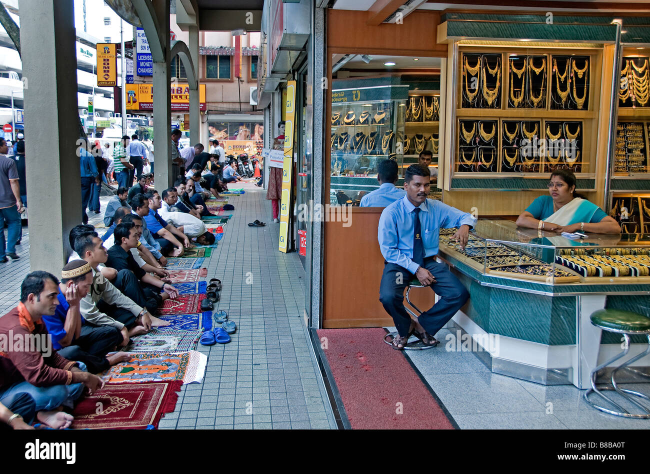 La prière du vendredi la Malaisie Inde Indien Bijoux bijoutier jaelam Jalan Tuanku Abdul Rahman trimestre Arabe Musulmane Banque D'Images