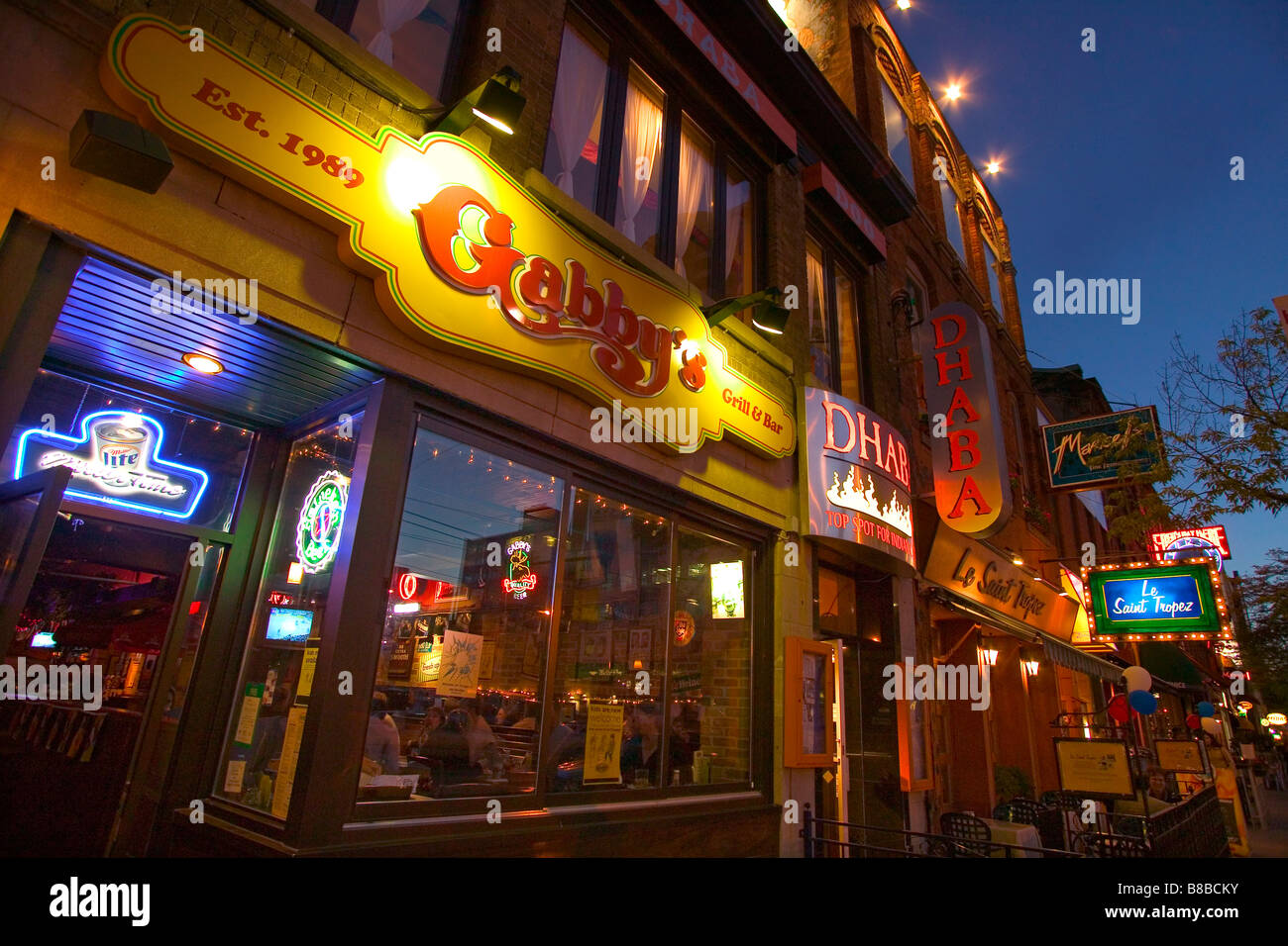 Restaurants de la rue King Ouest, Toronto (Ontario) de nuit Banque D'Images