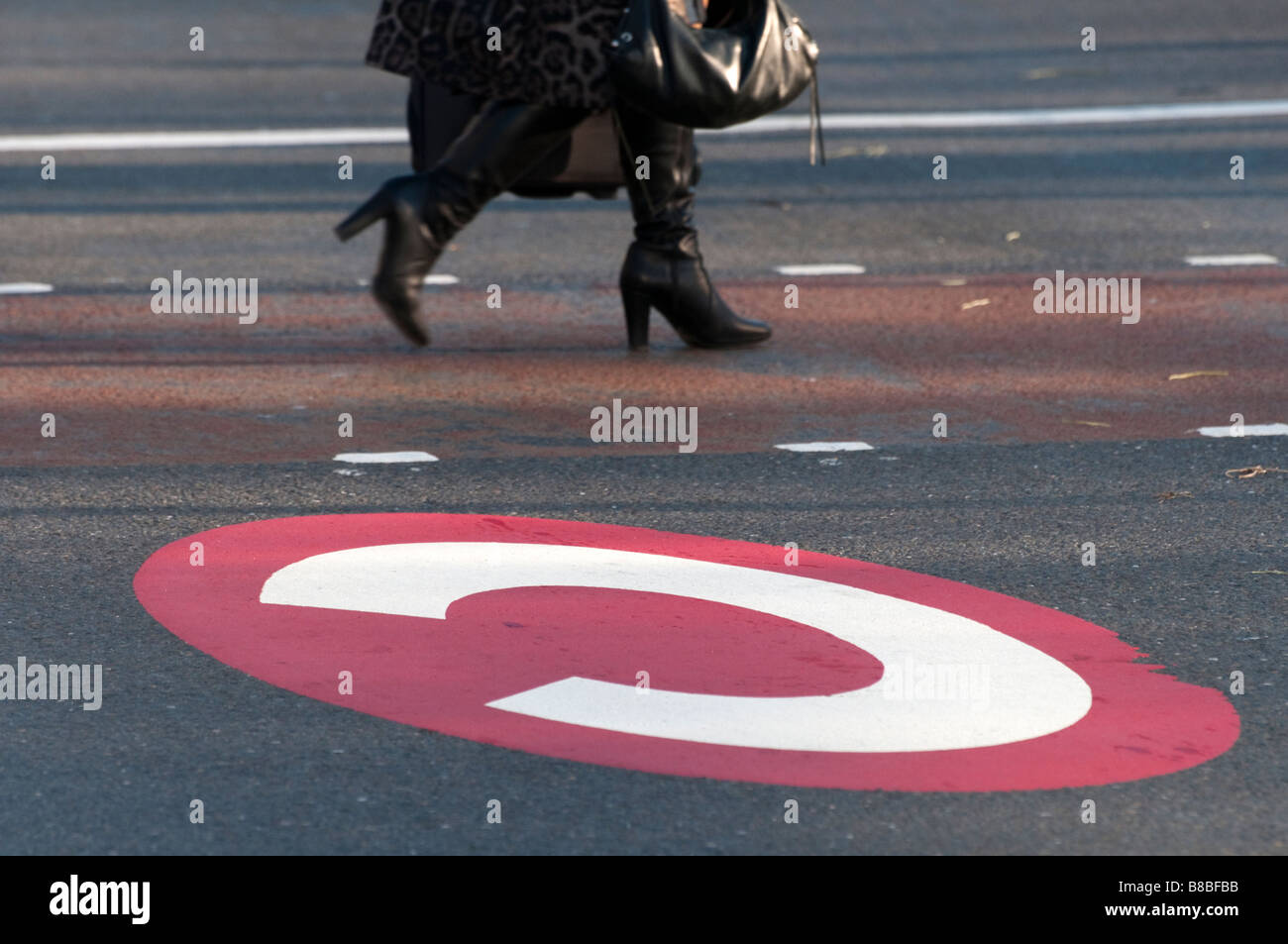 Congestion charge sign on road London England UK Banque D'Images