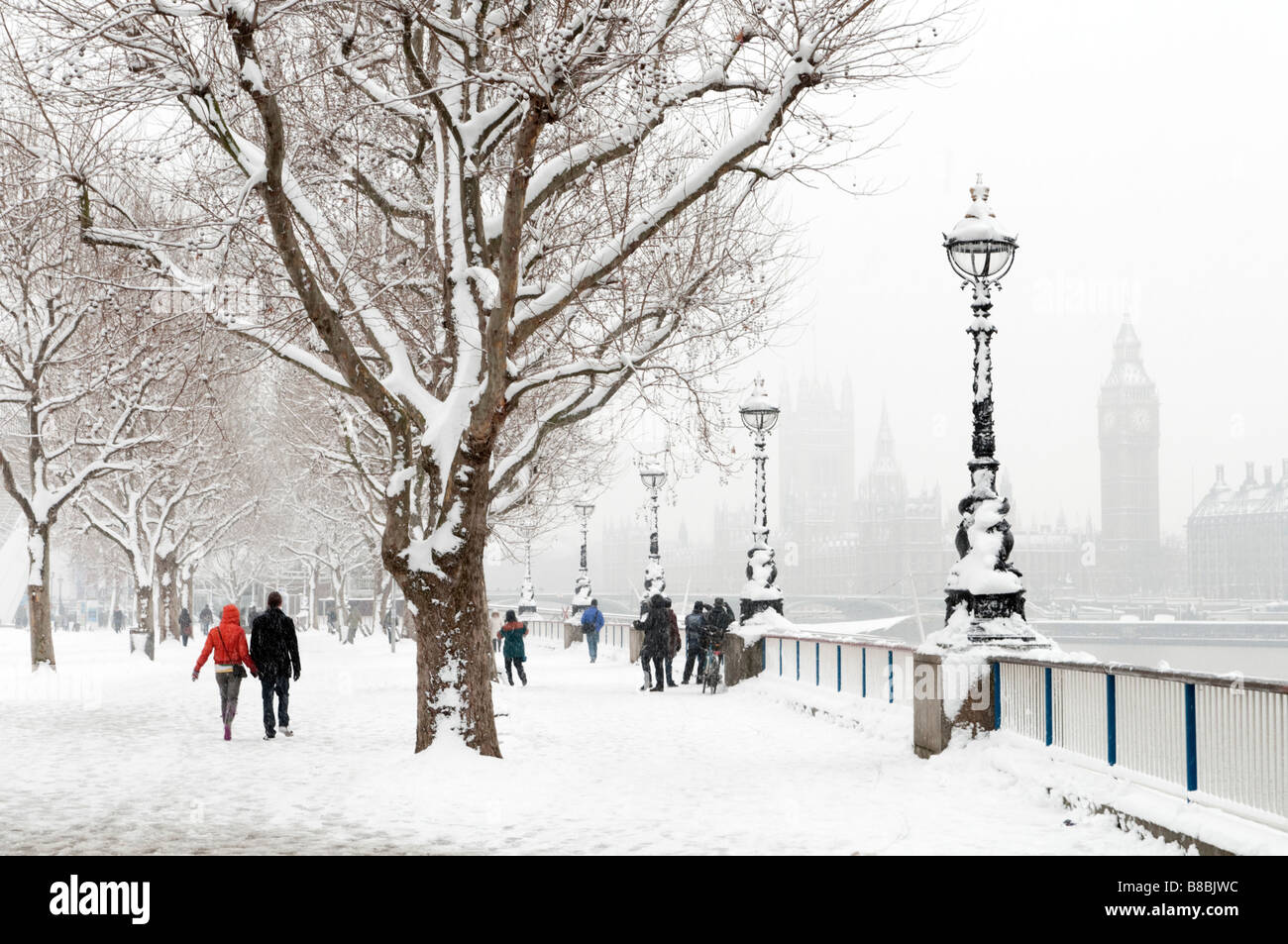 Scène de neige le long de la South Bank de Londres, Angleterre, RU Banque D'Images