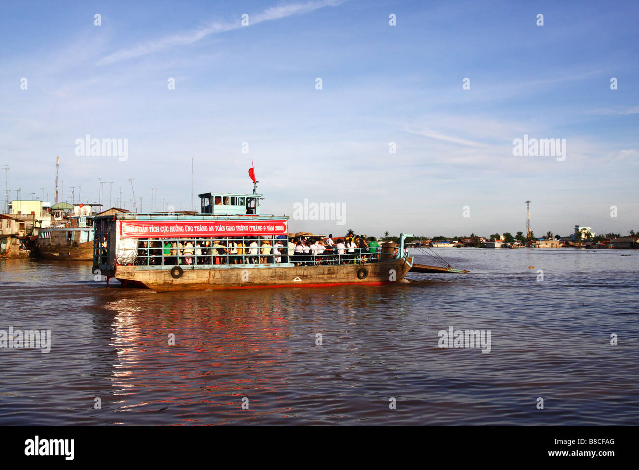 En bateau public My Tho utilisé pour connecter les différentes îles dans la région du delta du Mékong. My Tho, Vietnam Banque D'Images