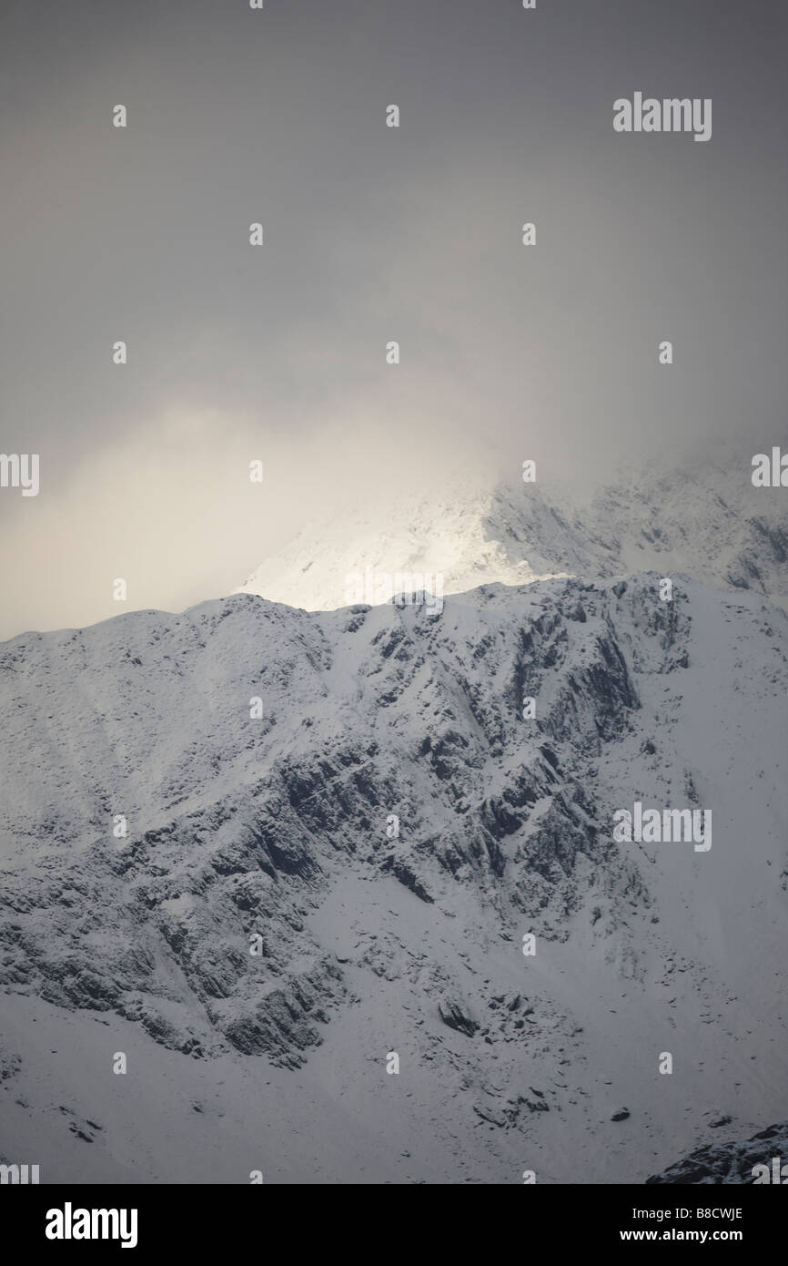 O Lliwedd dans de la neige profonde Snowdon Parc National de Snowdonia au nord du Pays de Galles Grande-bretagne Banque D'Images