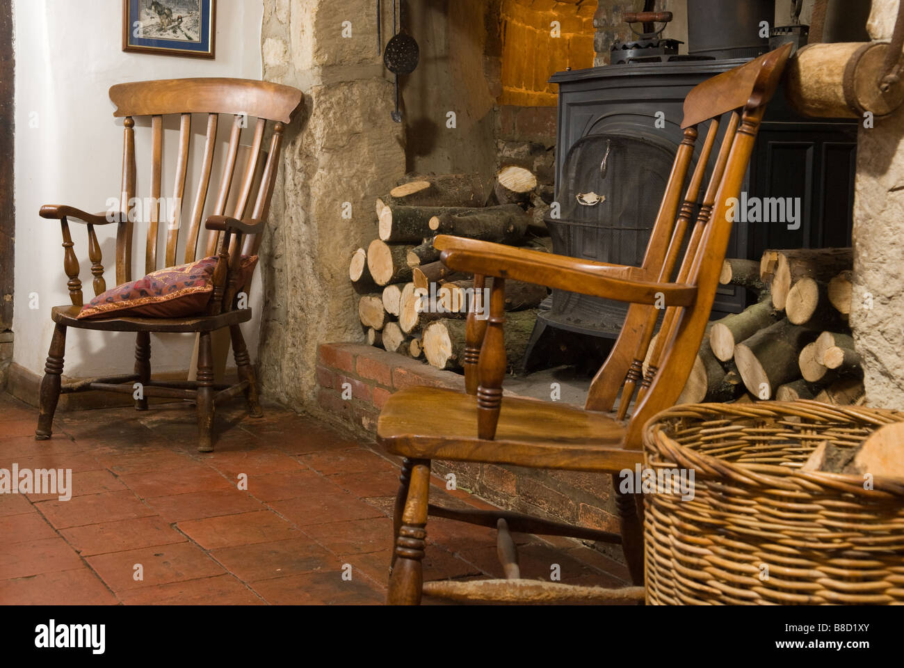 Cheminée avec poêle à bois Banque D'Images