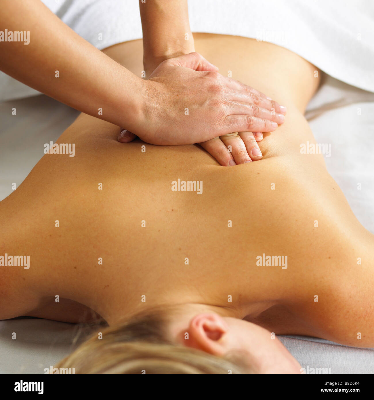 Woman Getting Massage Banque D'Images