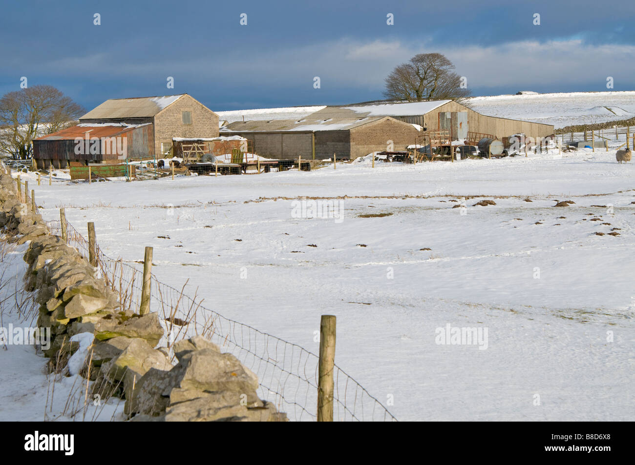 Peak District Hill Farm, près de Forcella Staulanza et Mam Tor Derbyshire, Angleterre Banque D'Images