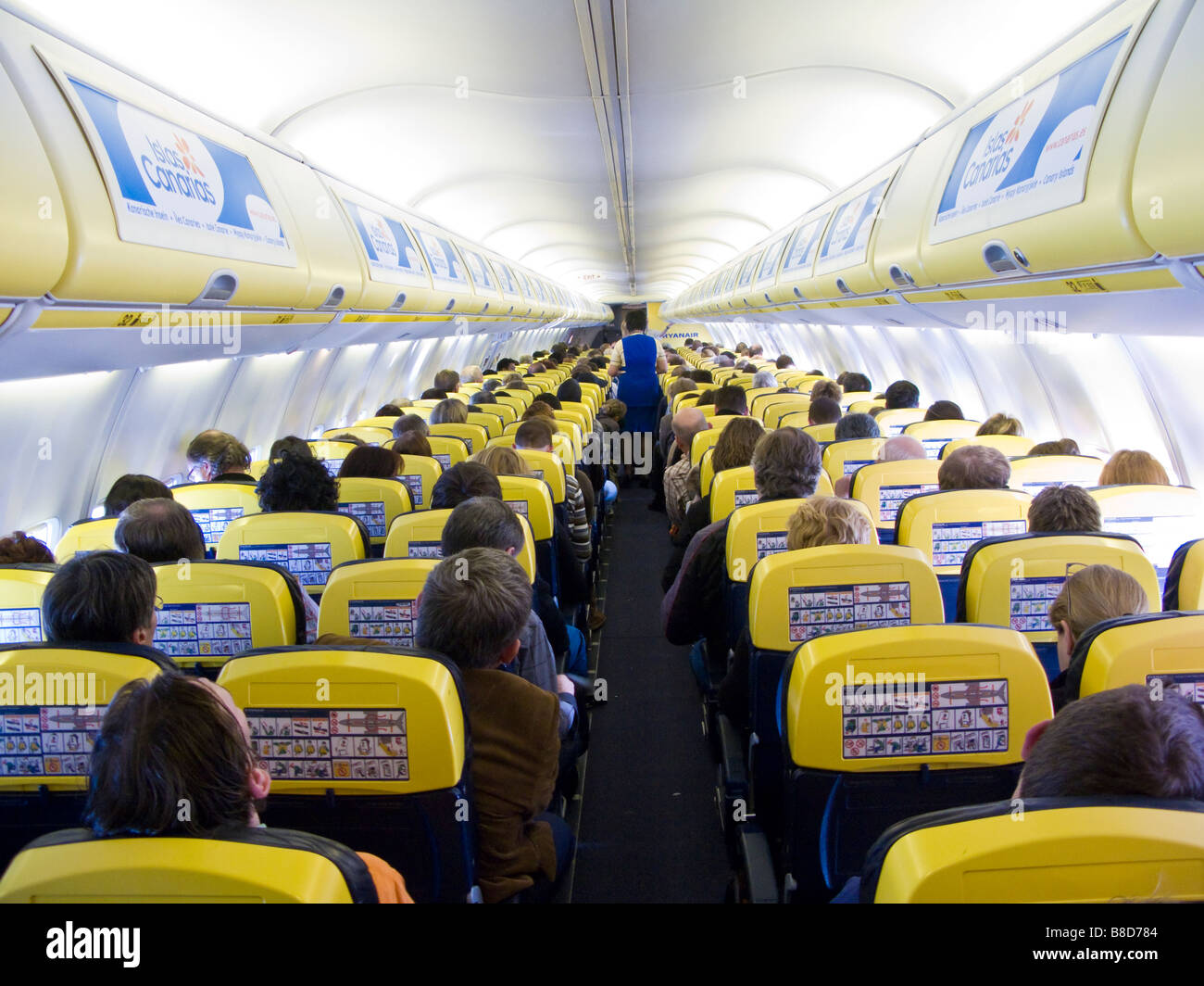 Beauté de l'avion avec les passagers prêt au décollage. Usage éditorial uniquement. Banque D'Images