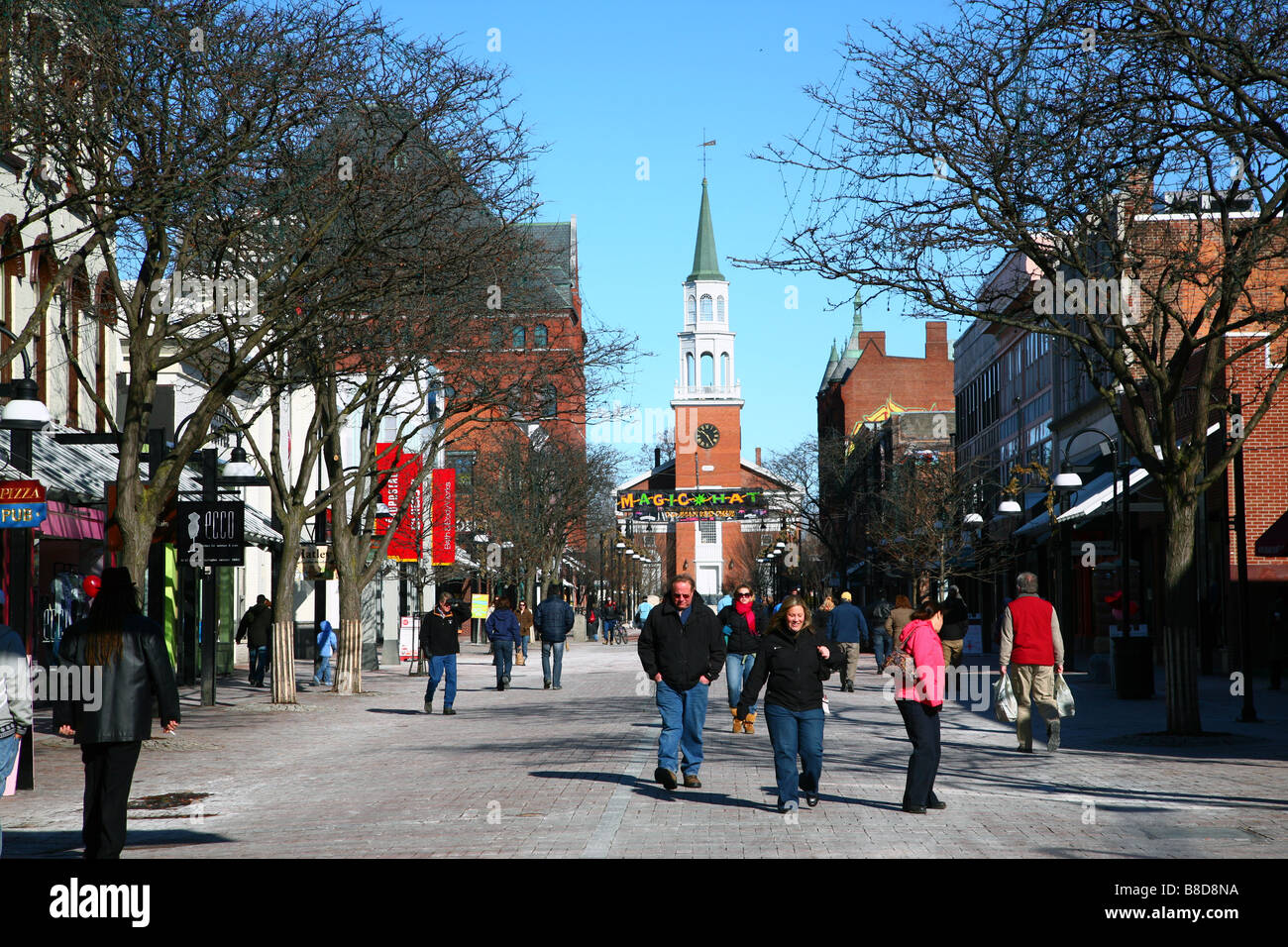 Les personnes bénéficiant d'une balade sur le marché de la rue Church, Burlington, VT, USA Banque D'Images