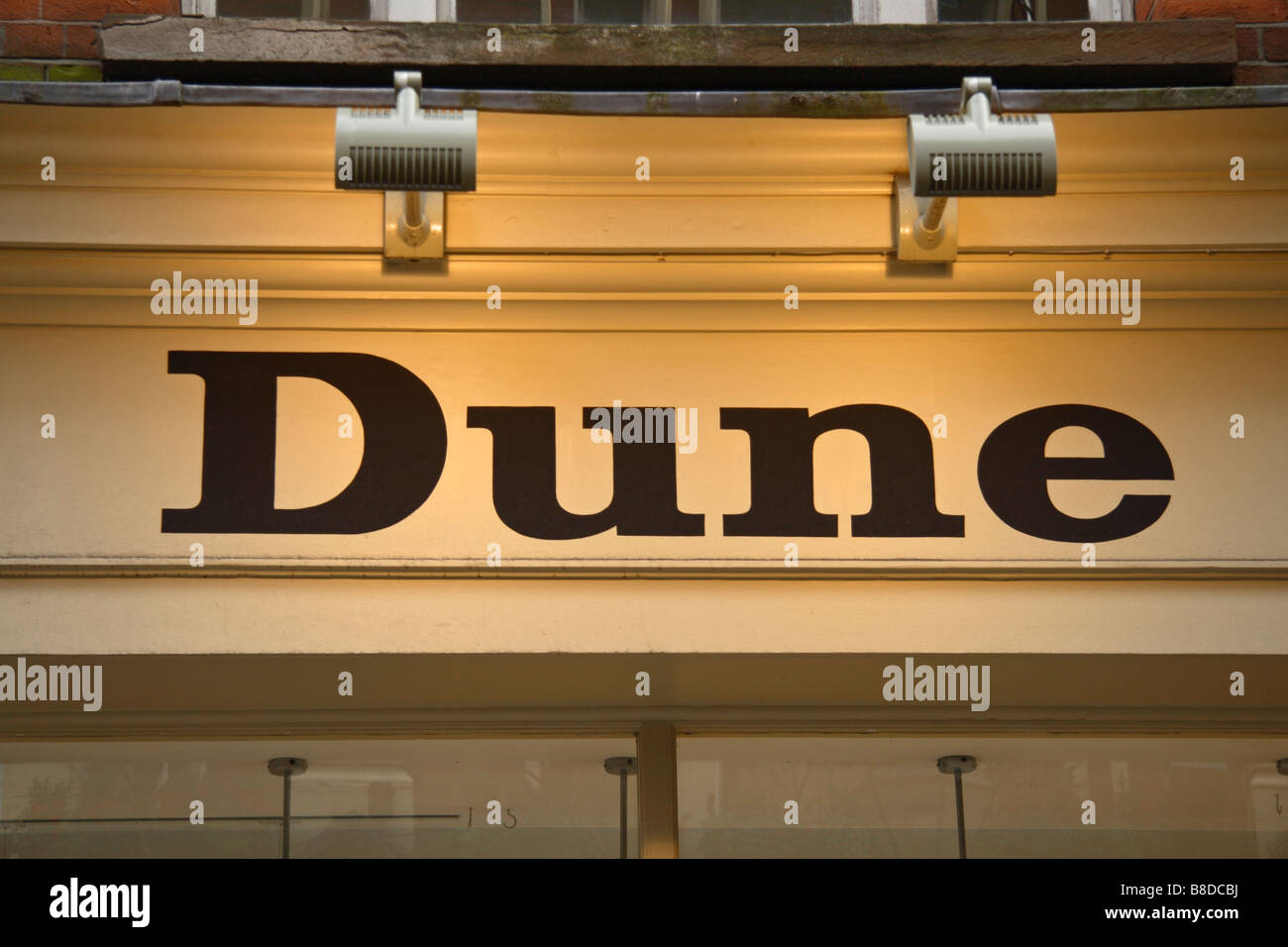 Dune chaussures mode marque logo Banque de photographies et d'images à  haute résolution - Alamy