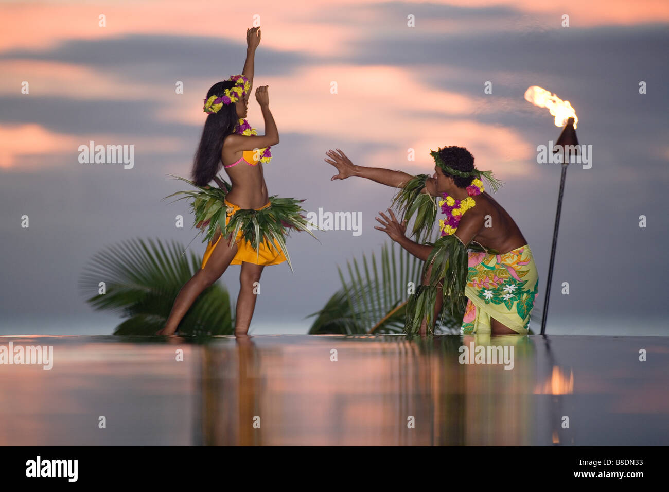 Danseurs Tamure à Tahiti Banque D'Images