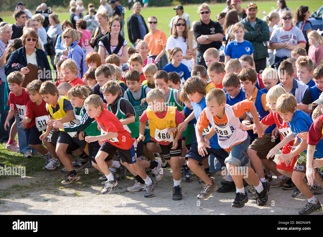 Amérique du Nord Canada Ontario enfants courir dans une course Banque D'Images