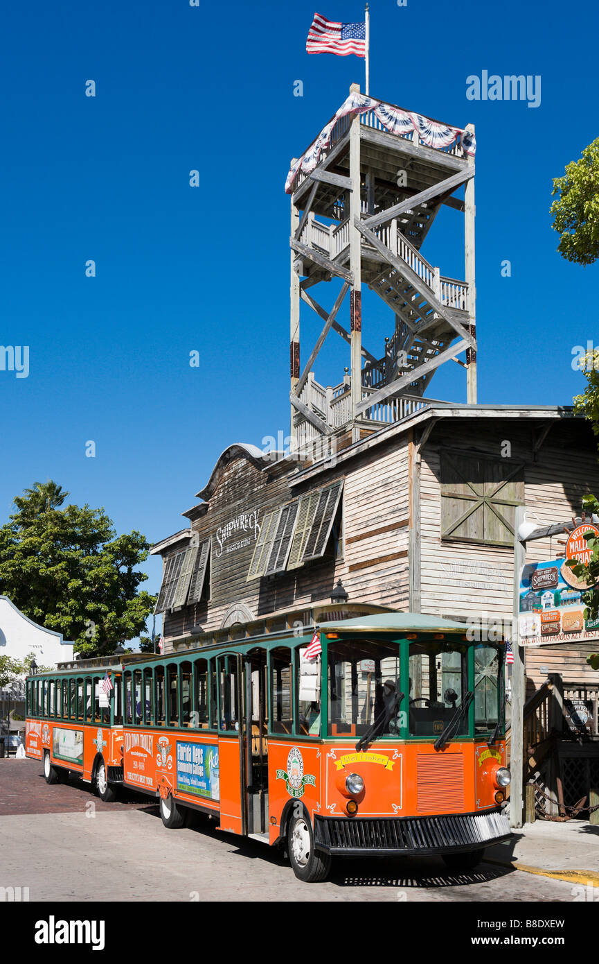 Old Town Trolley à Mallory Square, le quartier historique, Key West, Florida Keys, USA Banque D'Images