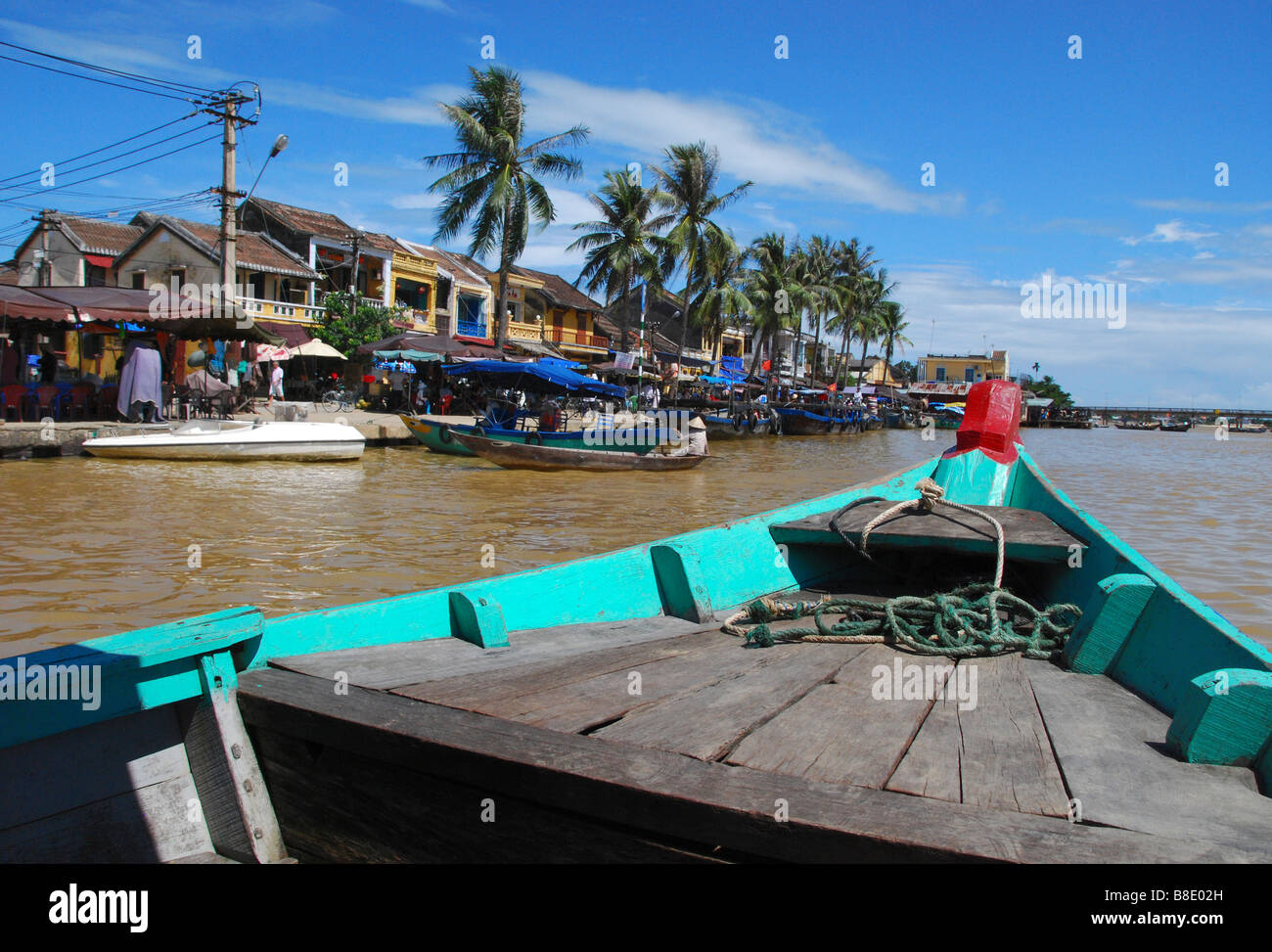 2 pêcheurs avec des filets, de la rivière d'Hoi An, Vietnam Banque D'Images