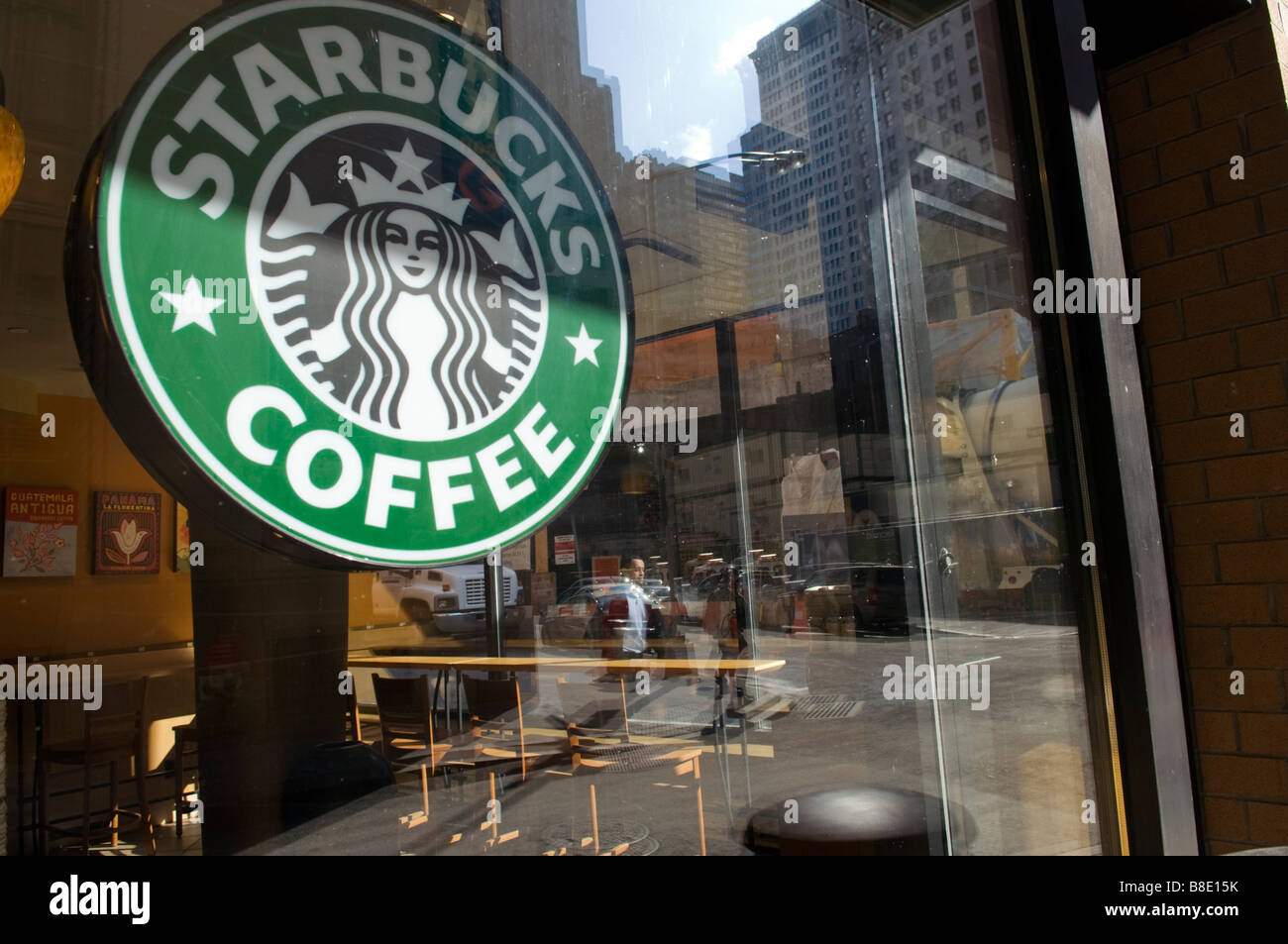 Un café Starbucks vu dans le Lower Manhattan, le jeudi 19 février 12009 Frances M Roberts Banque D'Images