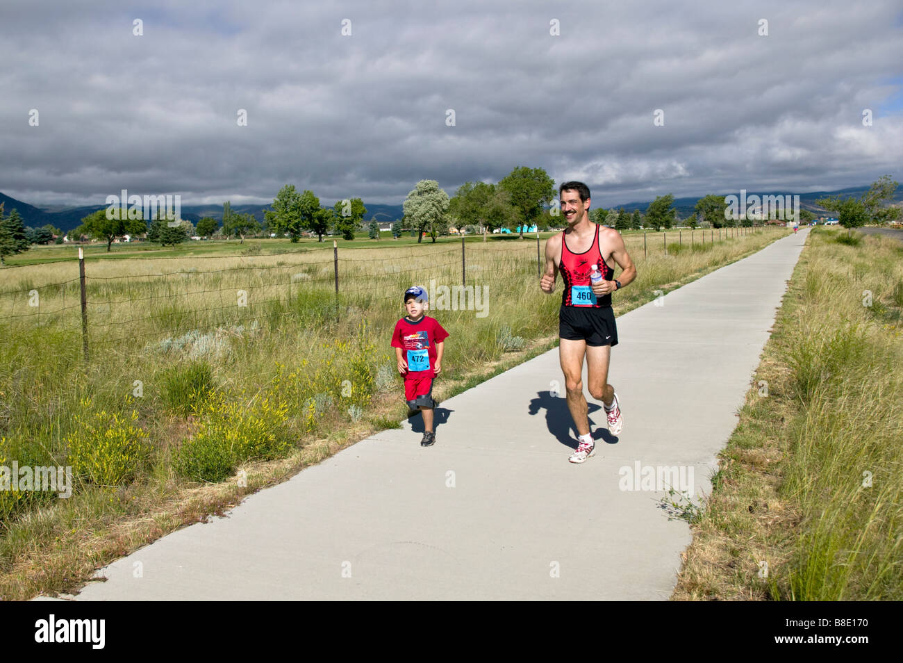 Glissières de participer à une course sur route à l'assemblée annuelle de l'Fibark Festival, Salida, Colorado, USA Banque D'Images