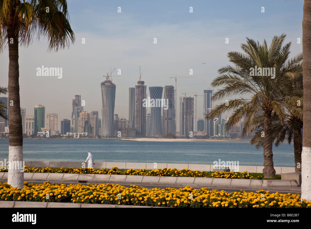 La construction de gratte-ciel Skyline in Doha Qatar Banque D'Images