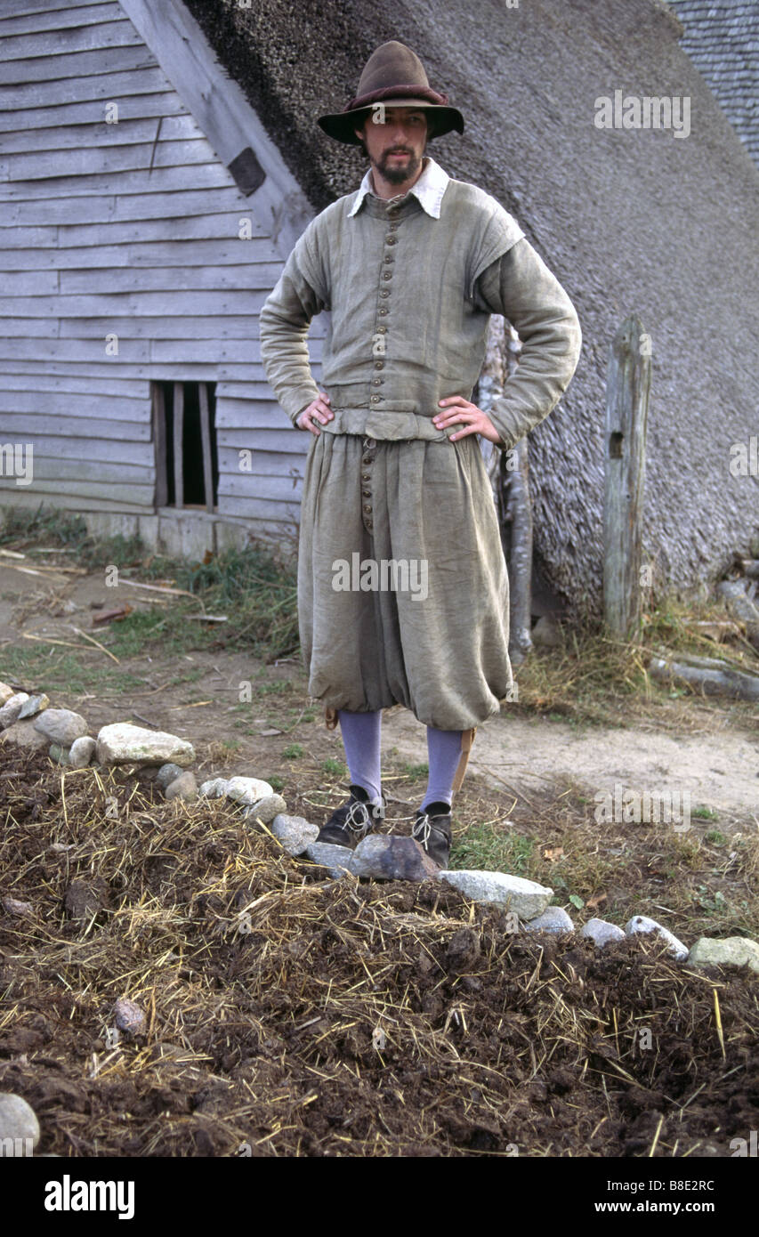 Reenactor de colons du début du 17ème siècle à Plimouth explique son à Plymouth au Massachusetts Banque D'Images