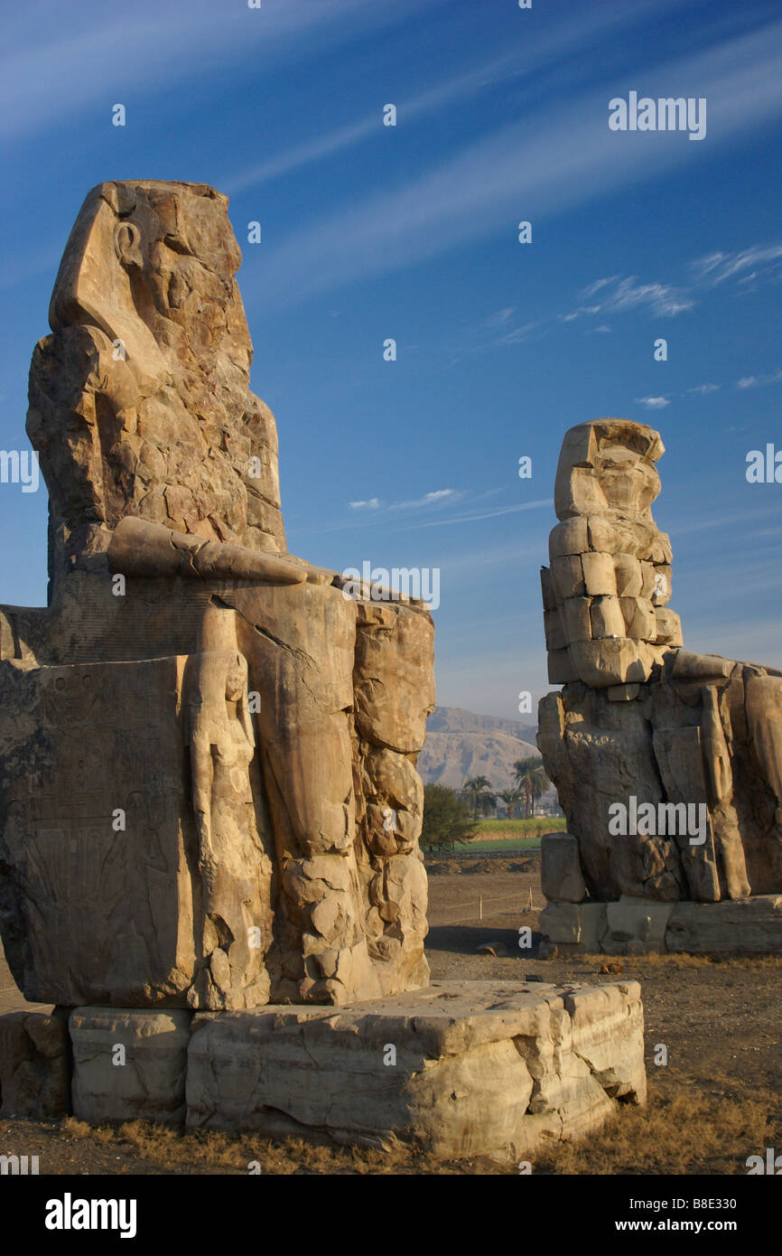 Colosses de Memnon, Cisjordanie, Luxor, Egypte Banque D'Images