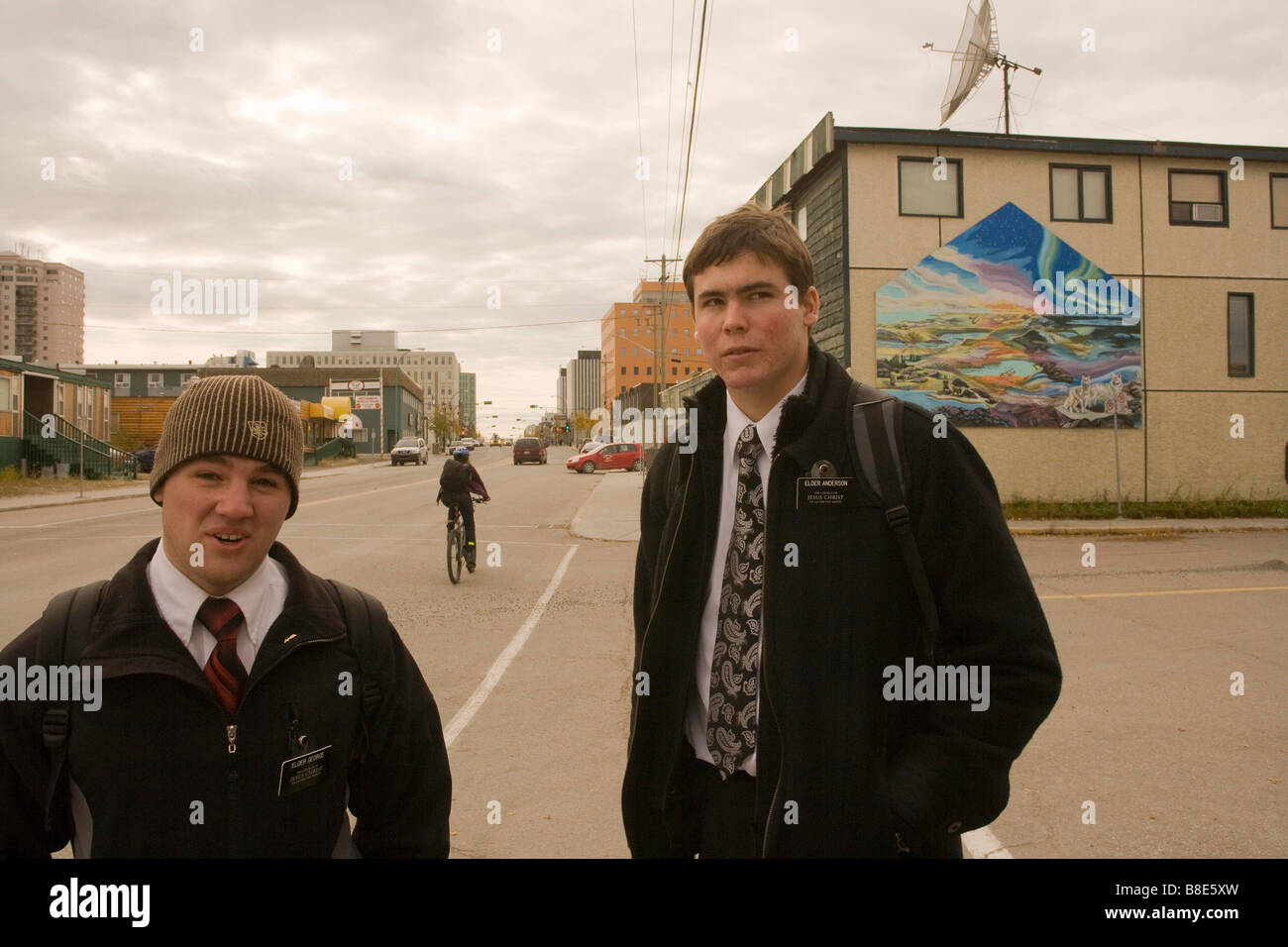 Missionnaires mormom Yellowknife Territoires du Nord-Ouest Canada Banque D'Images