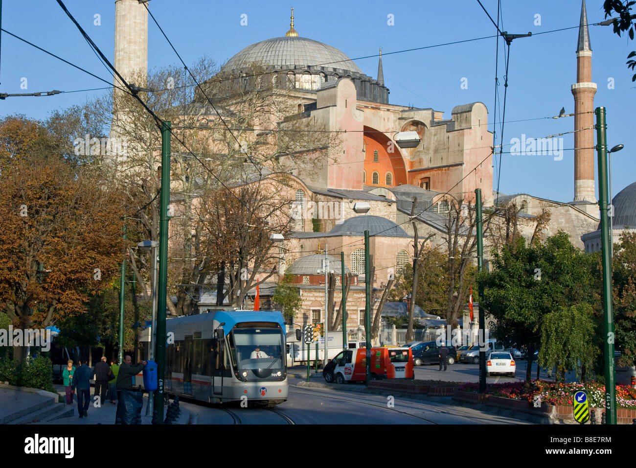 Le métro et l'Ayasofya mosquée à Istanbul Turquie Banque D'Images