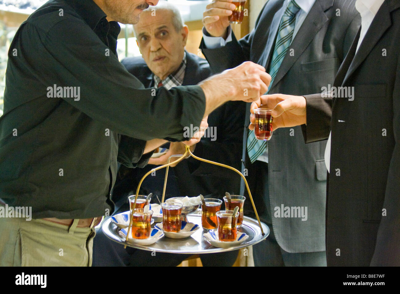 Livraison de thé le Grand Bazar à Istanbul Turquie Banque D'Images