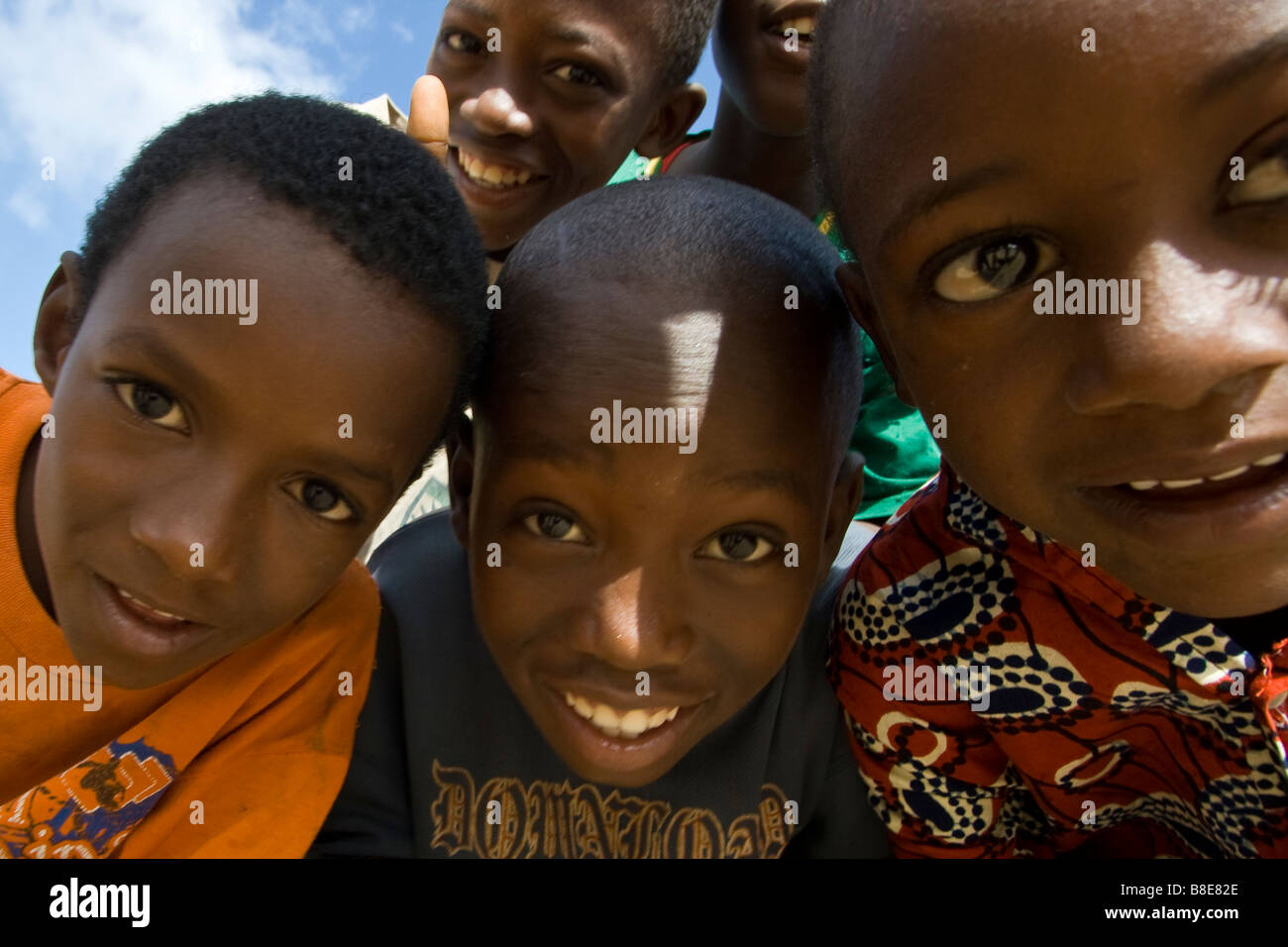 Les garçons sénégalais à Dakar l'Afrique de l'Ouest Banque D'Images