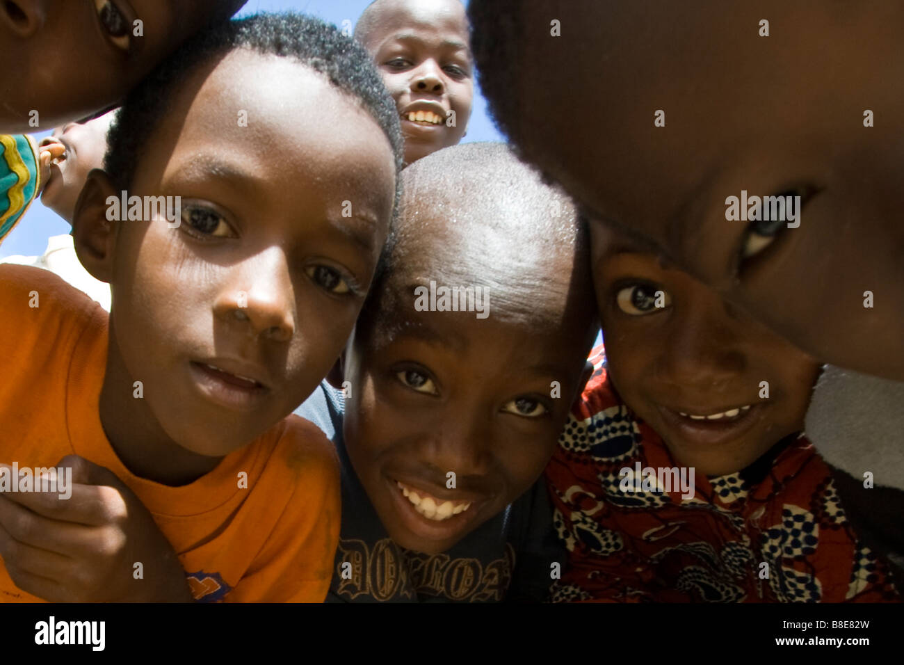 Les garçons sénégalais à Dakar l'Afrique de l'Ouest Banque D'Images