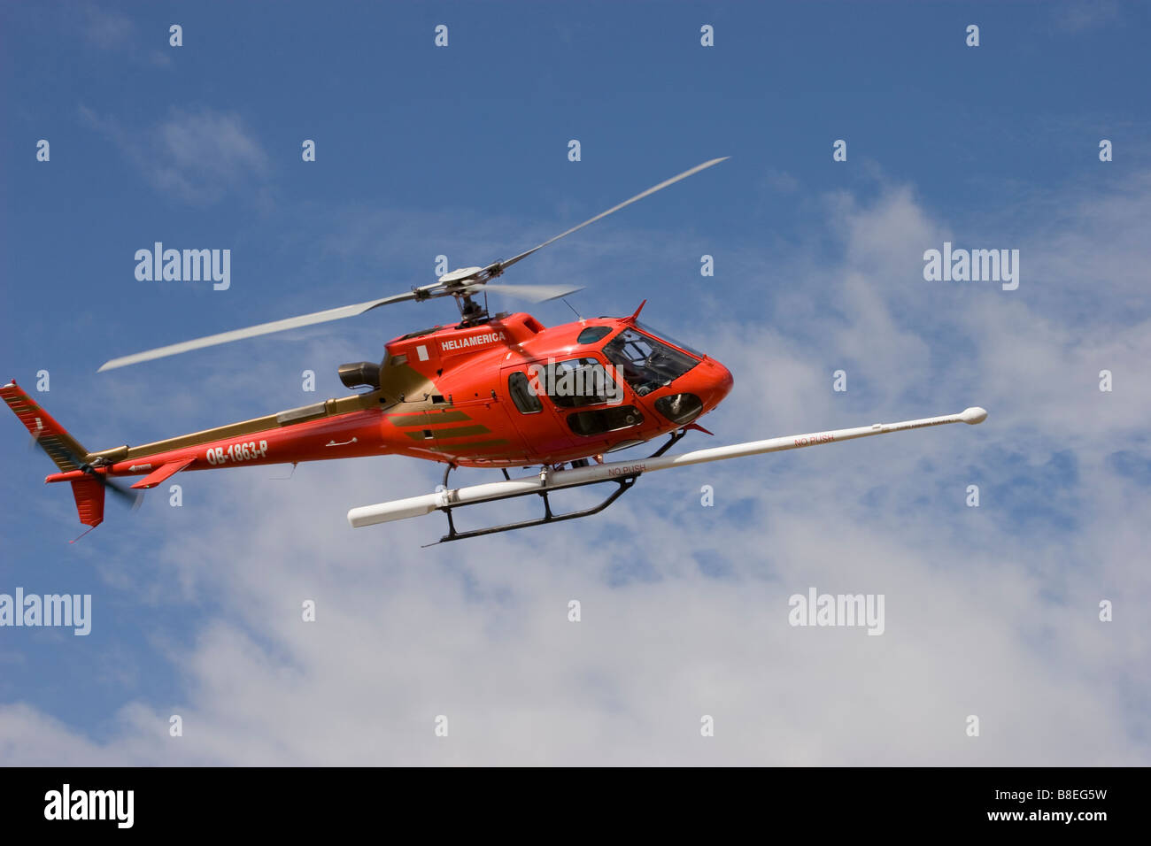 Travail aérien en hélicoptère comme l'exploitation minière de l'enquête350 Eurocopter ASTAR Banque D'Images