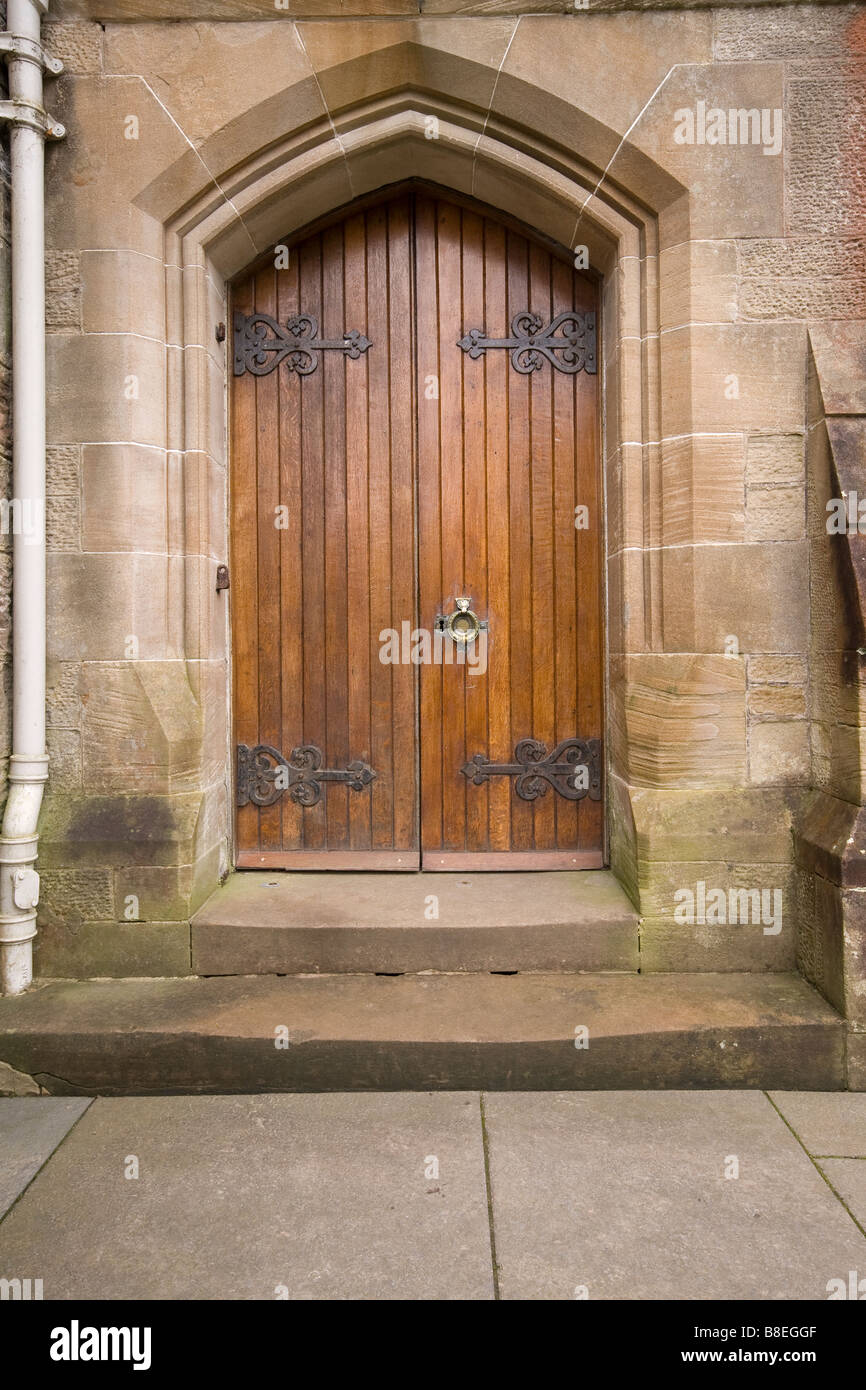 Portes de l'église avec des charnières Banque D'Images