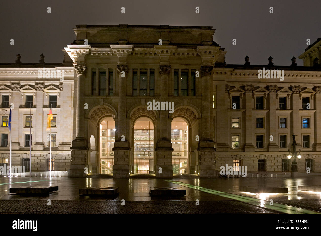 Bâtiment du Reichstag, dans la nuit. Berlin. L'Allemagne. Banque D'Images