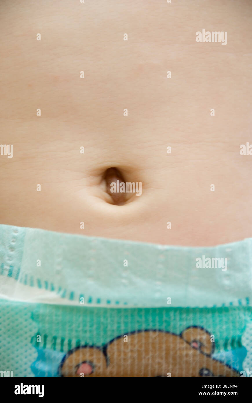 Gros Plan Sur Le Nombril Et Commode A Langer De Bebe Photo Stock Alamy Gros Plan Sur Le Nombril Et Commode A Langer De Bebe Photo Stock Alamy