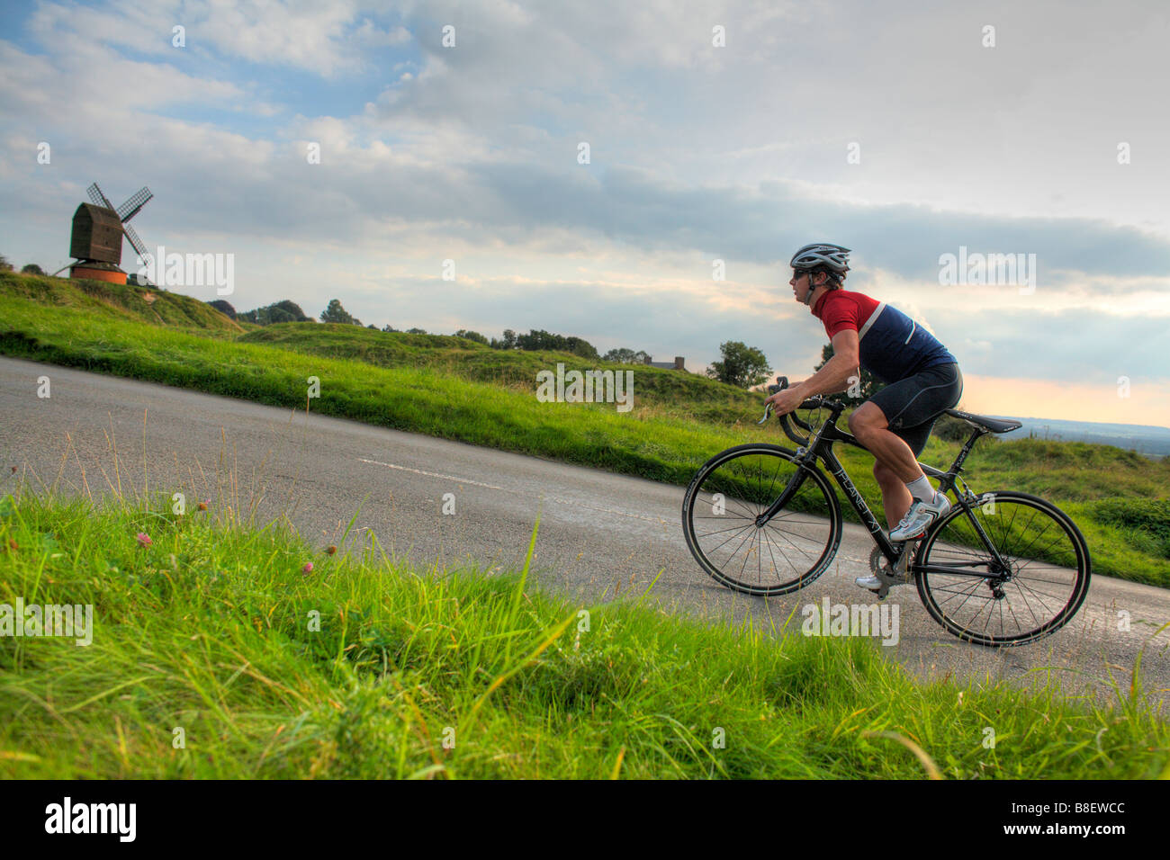 Circonscription cycliste à Brill en montée dans l'Oxfordshire Banque D'Images