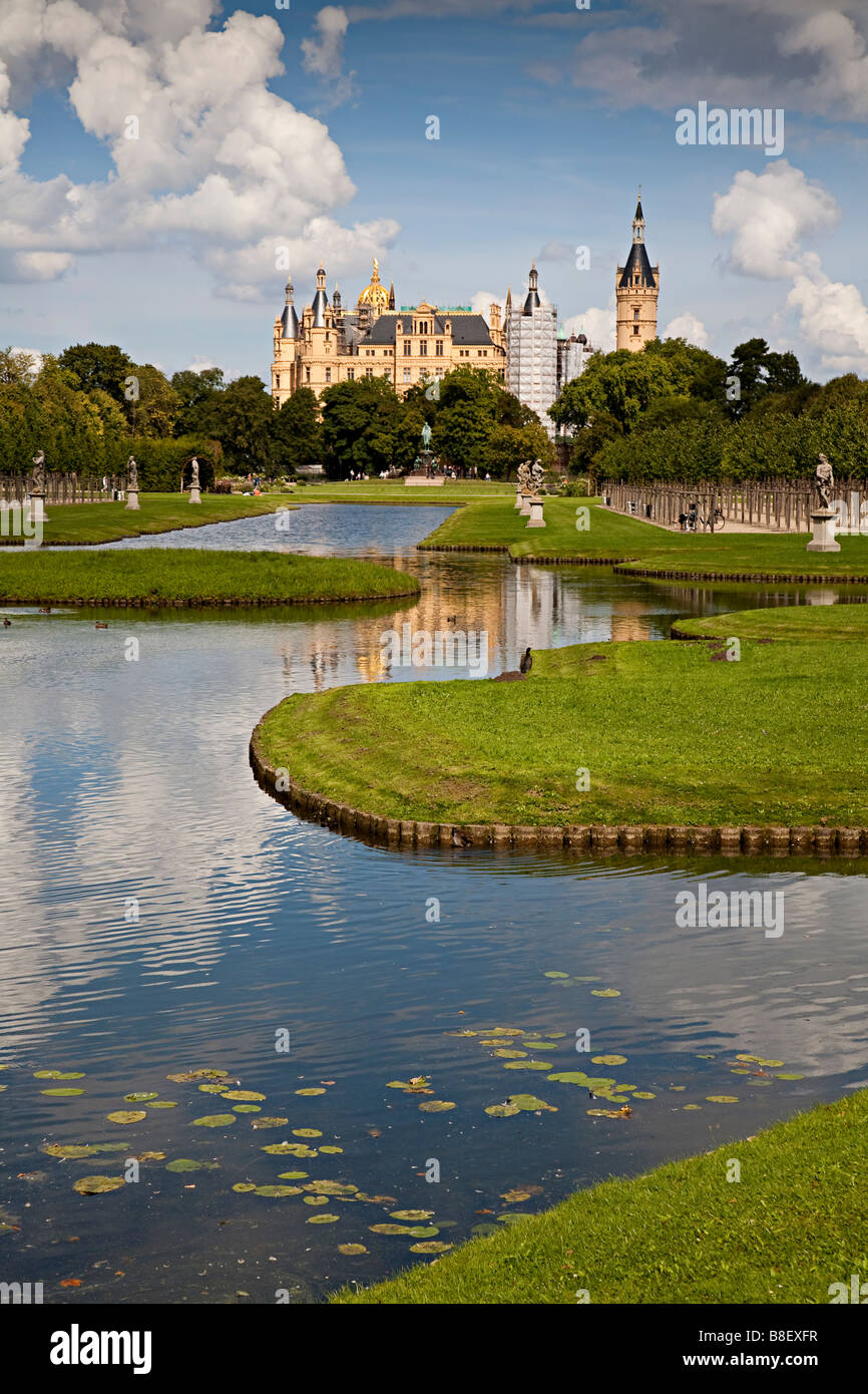 Les jardins de l'eau château de Schwerin, Allemagne Banque D'Images