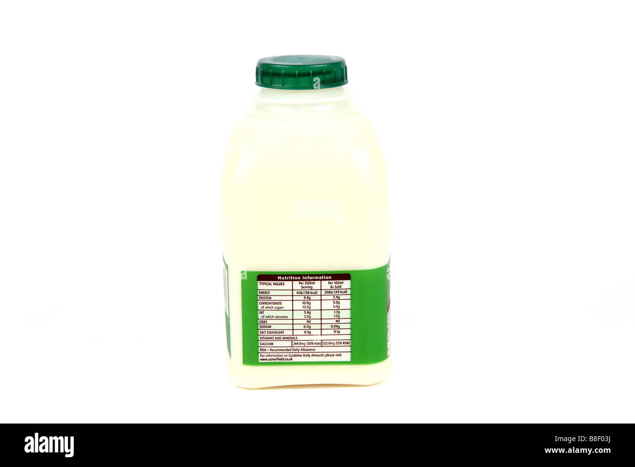 Une pinte de lait écrémé semi dans un contenant de plastique montrant la valeur nutritive sur l'étiquette Banque D'Images