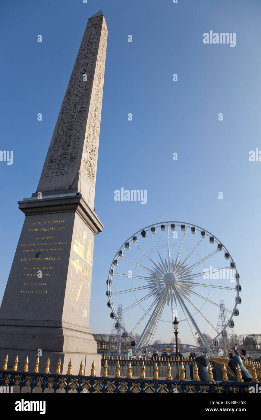 L'Obélisque de Louxor et La Grande Roue Ferris Wheel in Place de la Concorde, Paris Banque D'Images