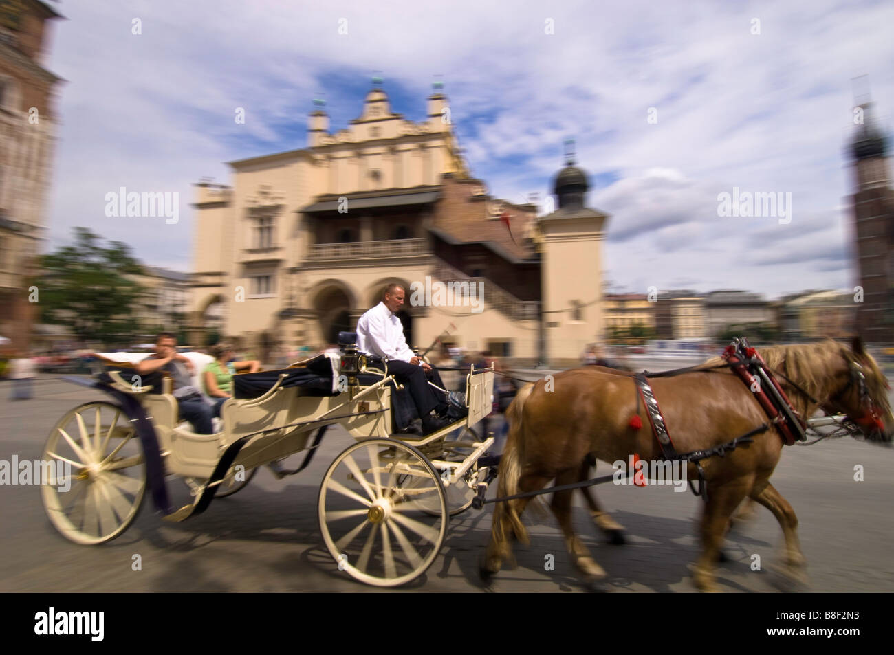 Pologne Cracovie la calèche sur la place principale Banque D'Images
