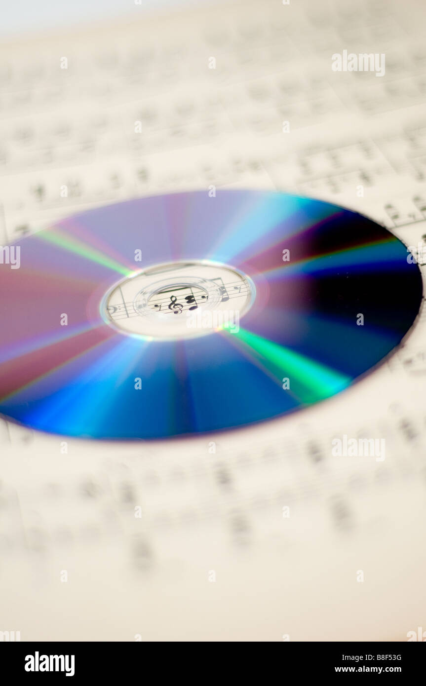 Une feuille avec un CD de musique Banque D'Images