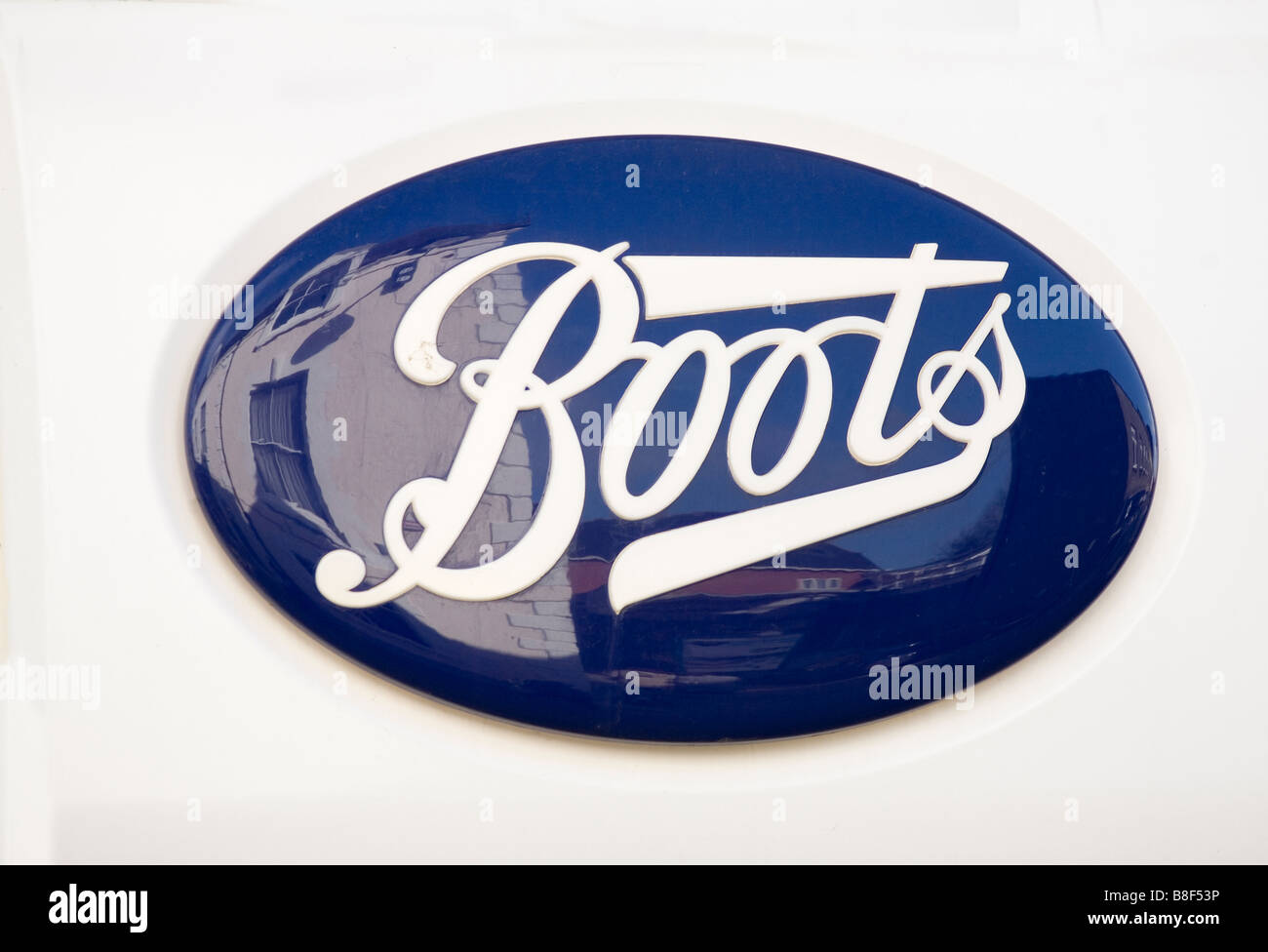 Boots the Chemist bleu plastique ovale Logo Uk White Banque D'Images