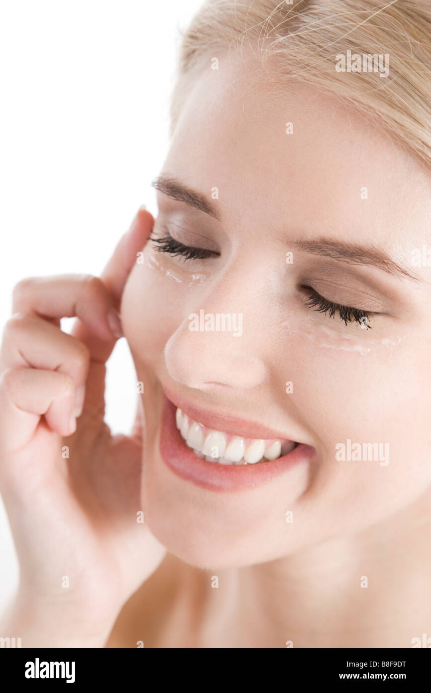 Woman gel contour des yeux Banque D'Images