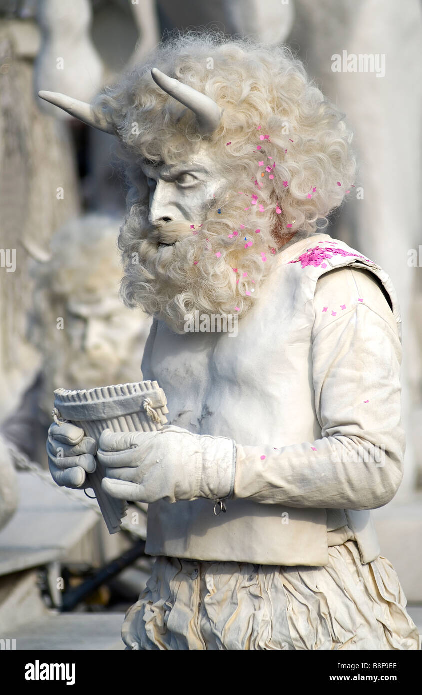 Effrayant et mystérieux blanc Costume Carnaval Carnaval pendant à Lucerne. Banque D'Images