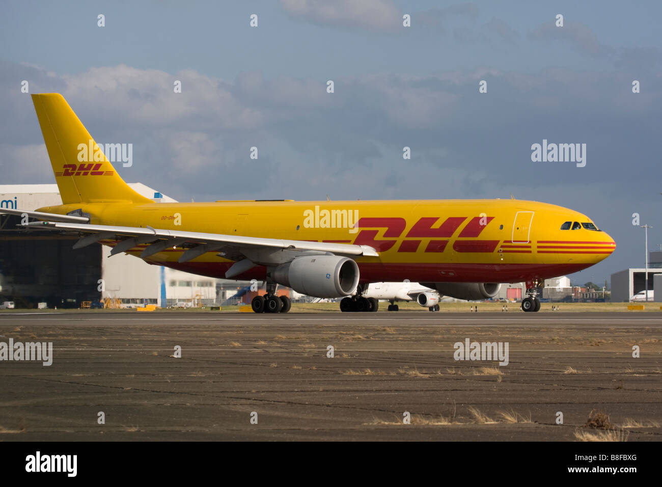 DHL Transport Aérien Européen - Manger Airbus A300B4-103(F) circule pour le départ à l'aéroport de Londres Heathrow, Royaume-Uni Banque D'Images